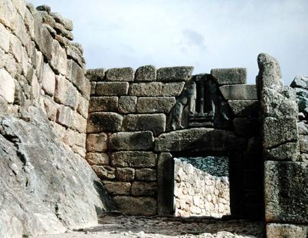 View of the Lion Gateway at the entrance to the palace (photo) von Mycenaean