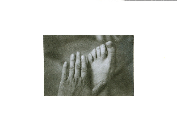 Main et pied / Hand and foot von Luisa Neige
