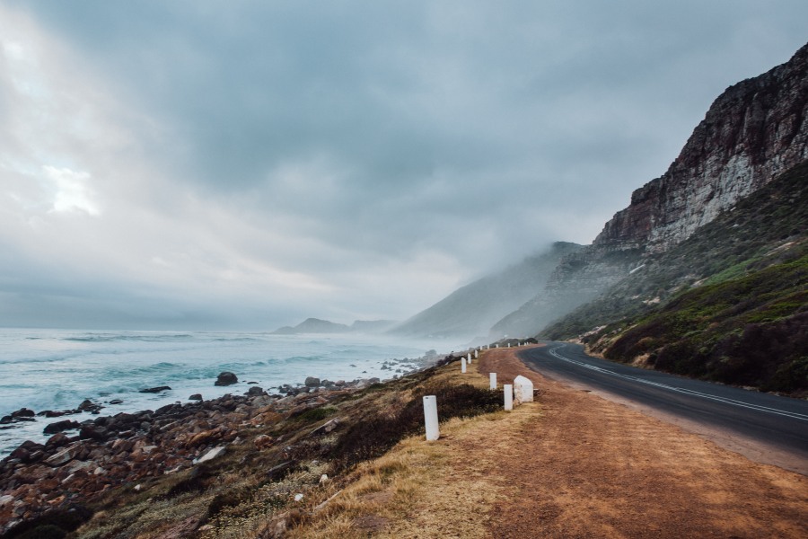 Misty Cliffs auf der Kap Halbinsel von Laura Nenz