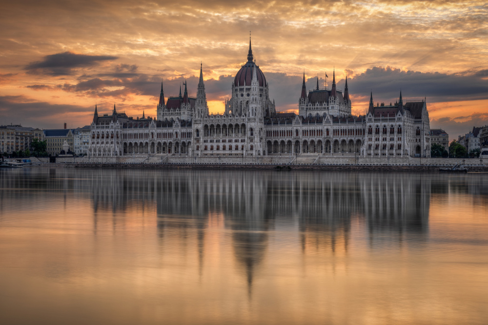 Sonnenaufgang in Budapest von Nicholas