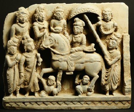 A Gandhara Style Green Steatite Relief Panel Depicting The Great Departure, Siddhartha Wearing Princ von 