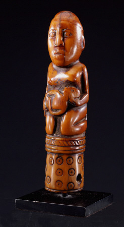 A Kongo Ivory Staff Finial Depicting A Kneeling Female Figure Holding A Child von 