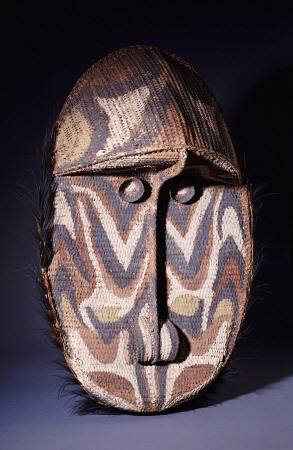 A Large Iatmul Woven Rattan Gable Mask, Of Oval Form With Projecting Forehead von 
