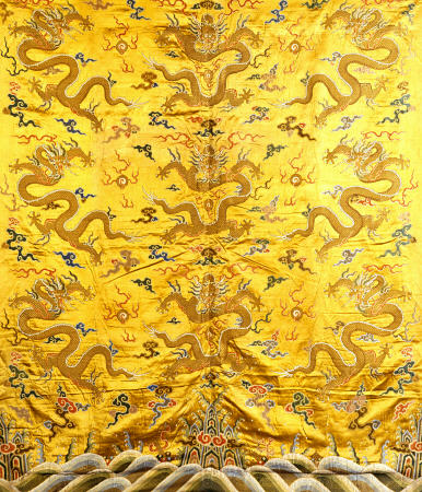 A Large Panel Of Golden Yellow Silk Satin Woven In Coloured Silks & Gilt Threads With Nine Dragons C von 