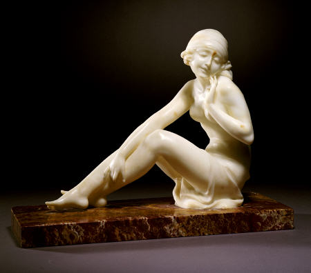 An Art Deco Alabaster Figure Modelled As A Nude Female Bather von 