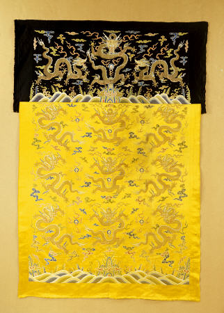 An Imperial Yellow Silk Brocade Cloth Of State, Qianlong Period (1735-1796) von 