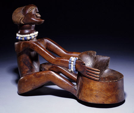 A Songye Female Bowl Bearer Carving von 