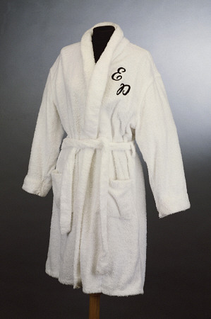 A White Towelling Pool Robe Embroidered With Elvis Presleys Monogram von 