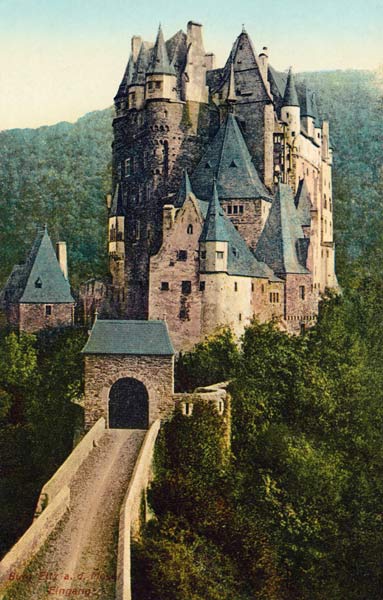 Burg Eltz, Außenansicht von 