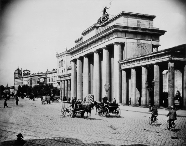Berlin / Brandenburg Gate / Levy / 1900 von 