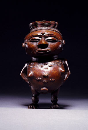 Face On View Of A Wongo Cup Carved As A Female Standing Figure With Spherical Body von 