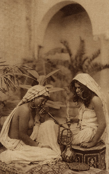 Harem girls smoking a hookah, from an early 20th century postcard (sepia photo)  von 