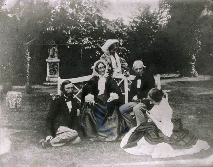 Michael Faraday (1791-1867) with his Niece Jane and John Tyndall (1820-93) 1858 (b/w photo)  von 