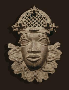 Mask Pendant, Benin, Nigeria / Bronze
