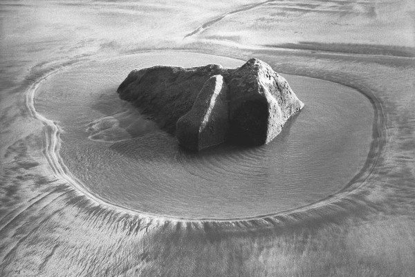 Rock on sand, Porbandar (b/w photo)  von 