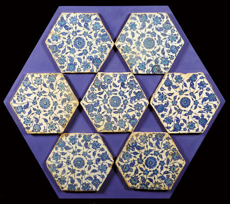 Seven Iznik Blue And White Hexagonal Pottery Tiles, Circa 1540 von 
