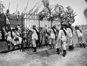 Soldaten ueberwinden Hindernisse,Berlin