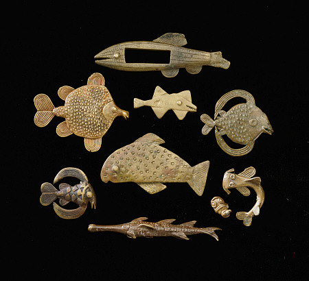 Thirty-Six Akan Brass Goldweights Cast As Fish In Varying Forms von 
