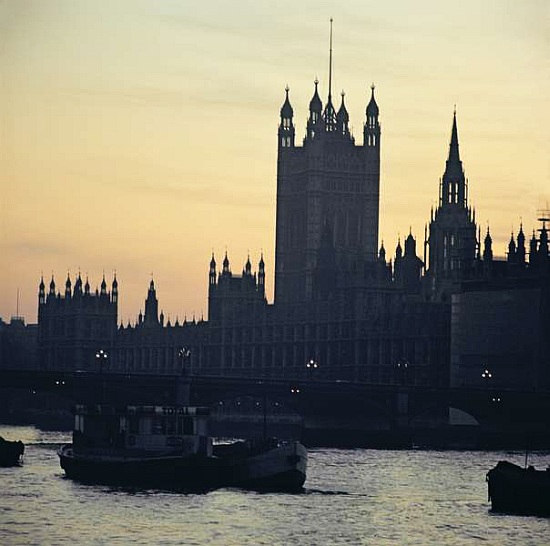View of the Houses of Parliament, from the south bank of the River Thames von 