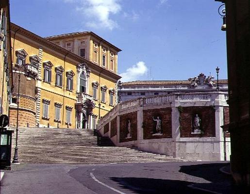 View of the facade from Via della Dataria, designed by Domenico Fontana (1543-1607) Carlo Maderno (1 von 