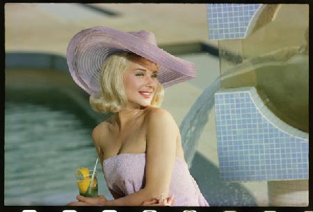Hope Lange photo shoot by pool 1962