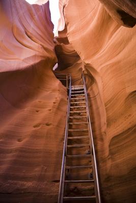 Leiter im Antelope Canyon Arizona USA von Peter Mautsch