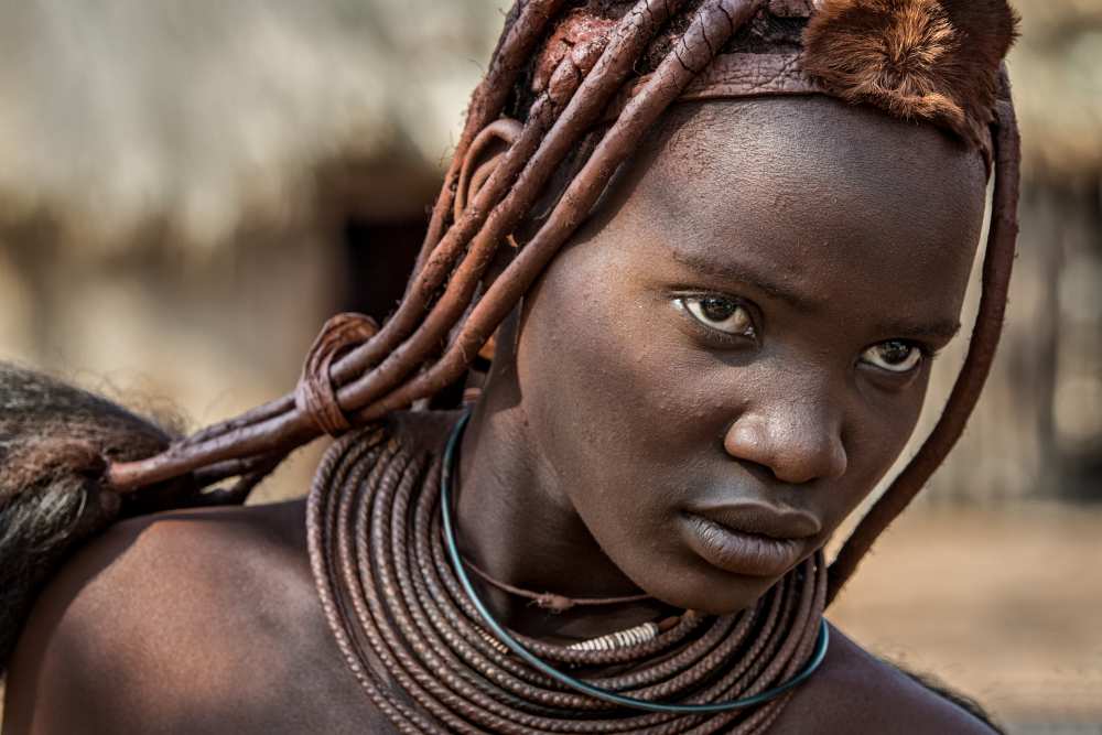 Himba girl von Piet Flour
