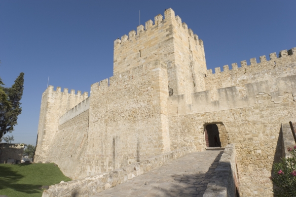 Exterior view of the castle (photo)  von Portuguese School
