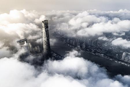 Shanghai in den Wolken