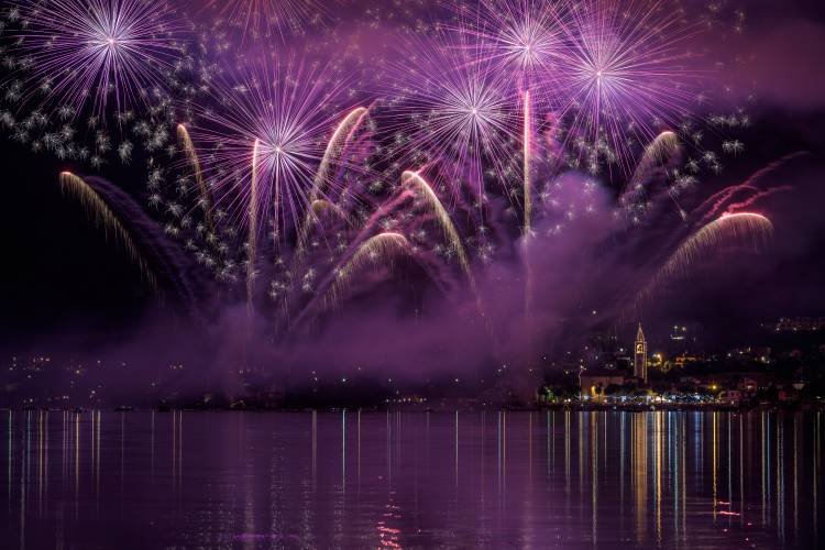 Fireworks Lake Pusiano von Roberto Marini