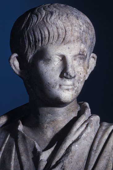Togate statue of the young Nero, front view of the head von Roman