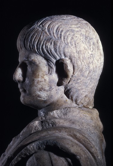Togate statue of the young Nero, side view of the head von Roman