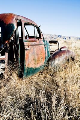 abandoned car rural Wyoming von Sascha Burkard