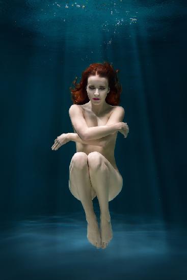 eine Frau unter Wasser