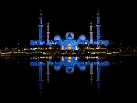Reflexion der Scheich-Zayid-Moschee,Abu Dhabi,Vereinigte Arabische Emirate