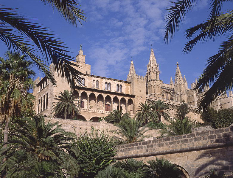 View of La Almudaina Palace, Palma de Mallorca (photo)  von Spanish School