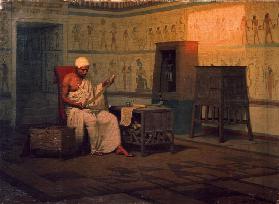 Ägyptischer Priester einen Papyrus lesend 1904