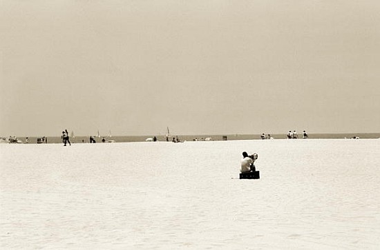 Man sitting on a beach playing his horn, 2004 (b/w photo)  von Stephen  Spiller