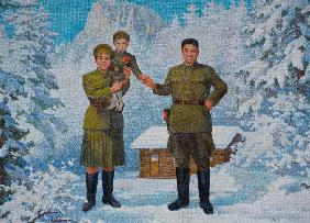 Glückliche Familie. Kim Il-sung und seine Frau Kim Jong-suk mit Sohn Kim Jong-Il