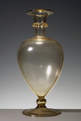 Veronese Vase mit Spitze um den Hals