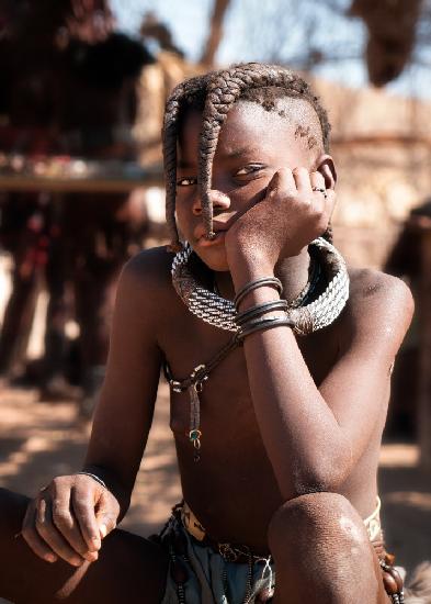 Ein Himba-Mädchen