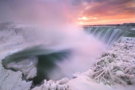 Niagara fällt im Winter