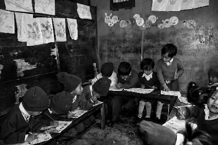 Serie: „Meine“ Kinder in Nepal noch einmal besuchen (Das Klassenzimmer der Kleinen)